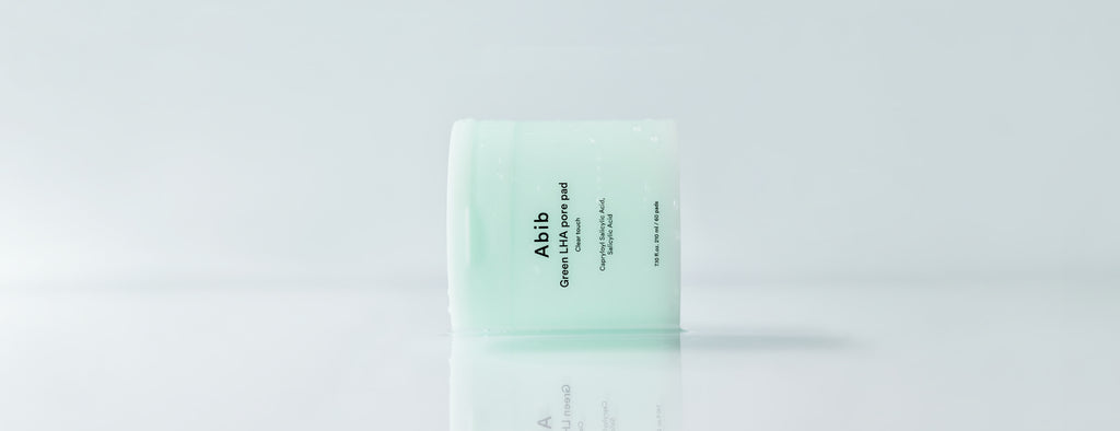 Abib Green LHA Pore Pad Clear Touch: jar on a reflective surface
