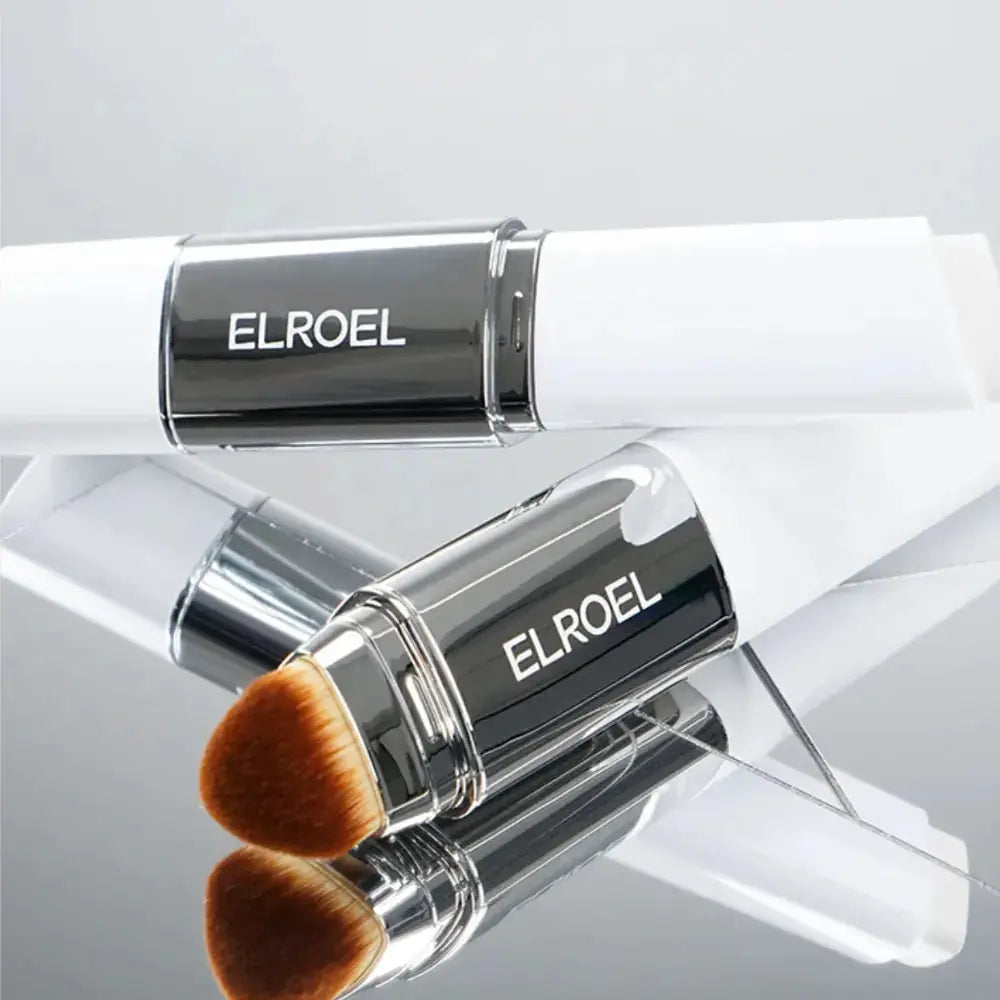 Close-up of the blending brush for Elroel Blanc Cover Cream Stick V202 Natural
