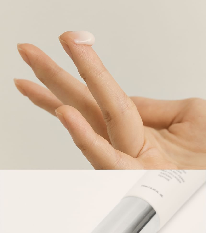 Heveblue Black Yuja Bean Lifting Auto Eye Cream 15 ml — cream on fingertips and applicator detail.