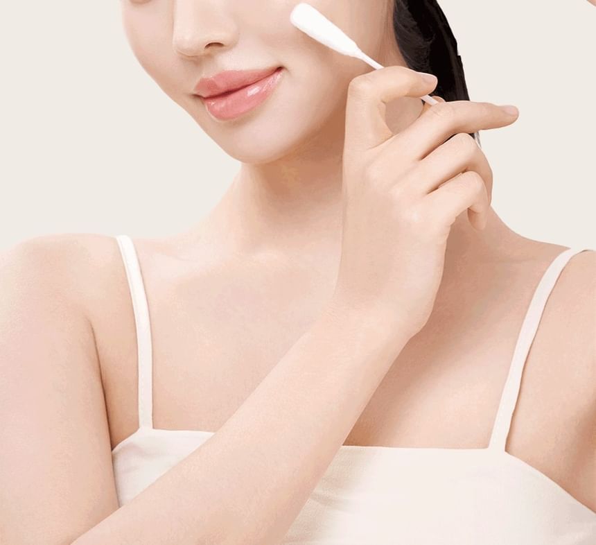 Heveblue Salmon Caring Newpair PDRN Booster 100,000 Shot Essence 5 ml — essence applied using a cotton applicator.