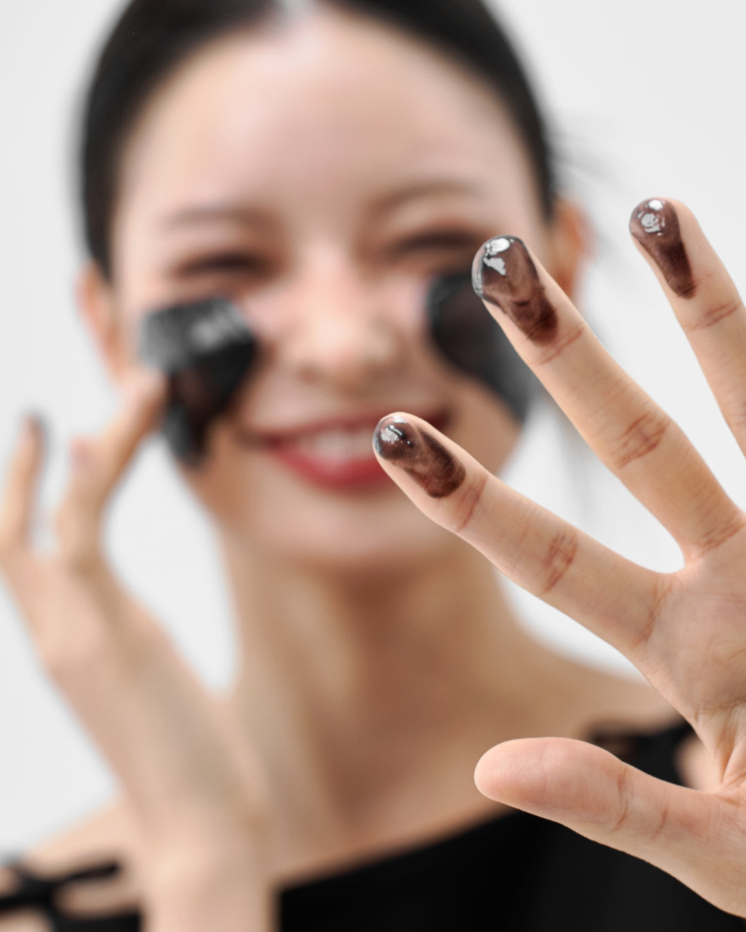 House of HUR Midnight Soothing Cleansing Balm texture on fingertips