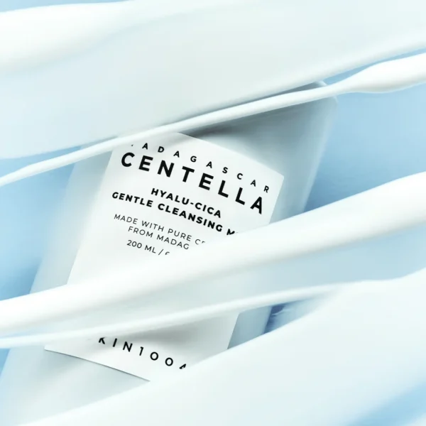 Skin1004 Madagascar Centella Hyalu-Cica Gentle Cleansing Milk 200Ml